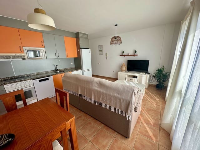 2 slaapkamer Flat te koop in El Cotillo, La Oliva met zwembad garage - € 320.000 (Ref: 9542174)