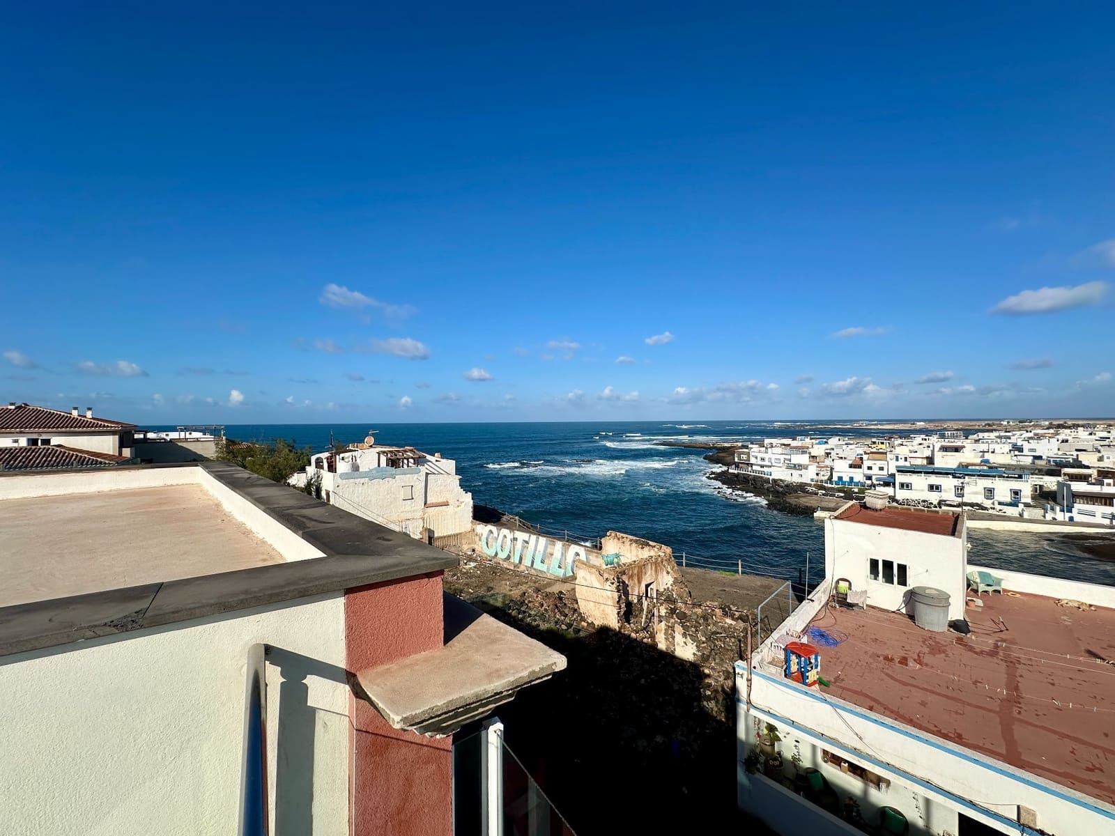 2 slaapkamer Flat te koop in El Cotillo met zwembad garage - € 320.000 (Ref: 9542174)