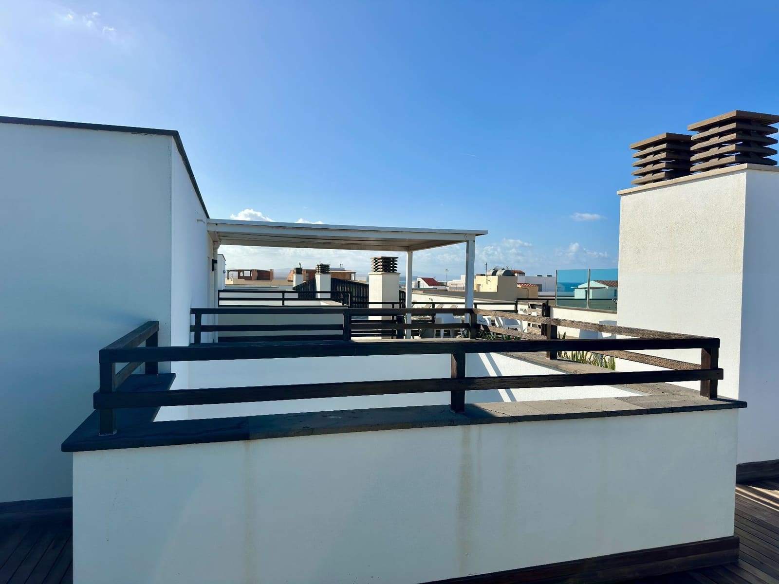 2 slaapkamer Flat te koop in El Cotillo met zwembad garage - € 320.000 (Ref: 9542174)