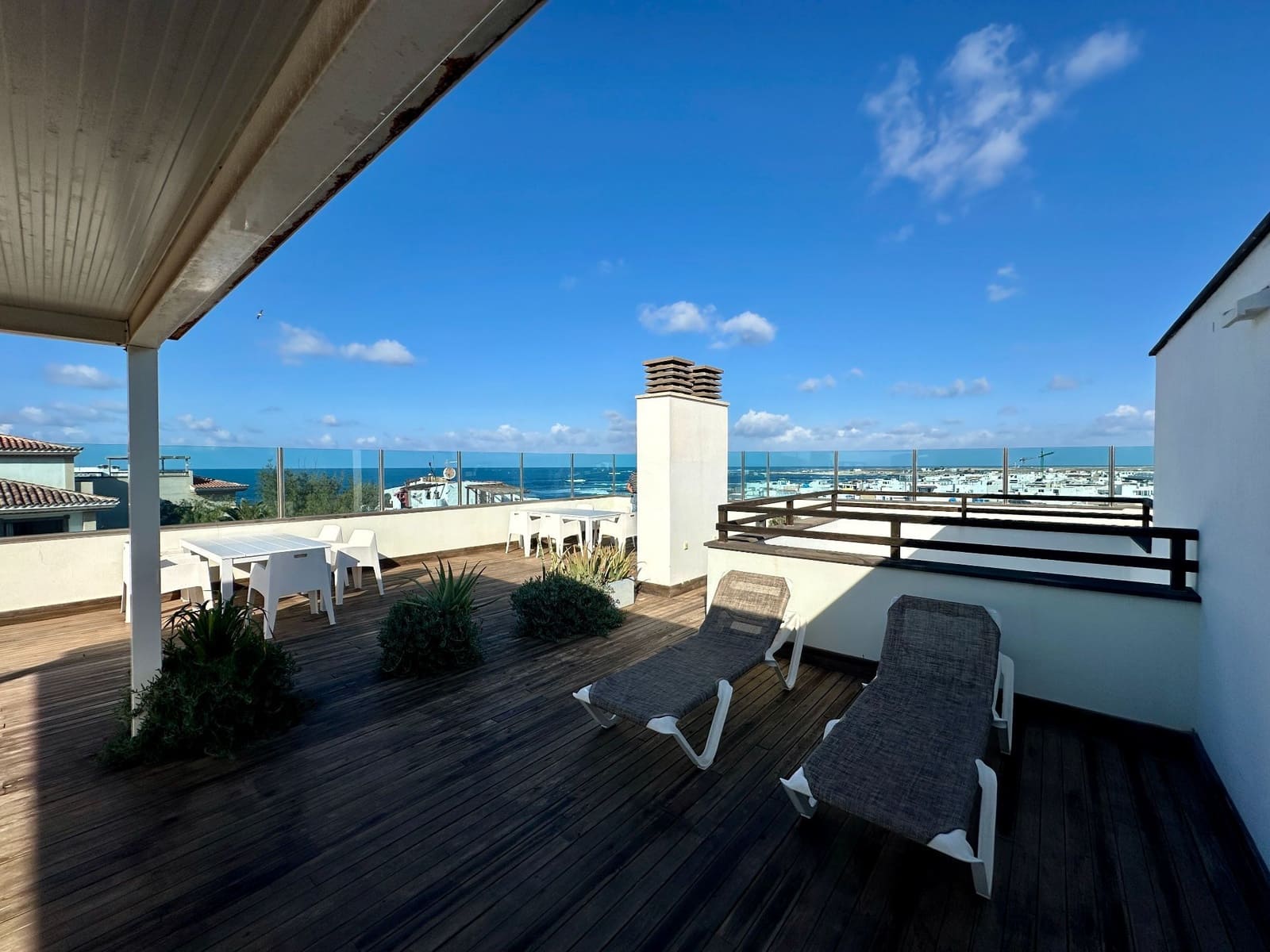 2 slaapkamer Flat te koop in El Cotillo met zwembad garage - € 320.000 (Ref: 9542174)