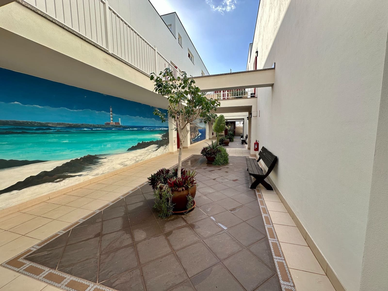 2 slaapkamer Flat te koop in El Cotillo met zwembad garage - € 320.000 (Ref: 9542174)