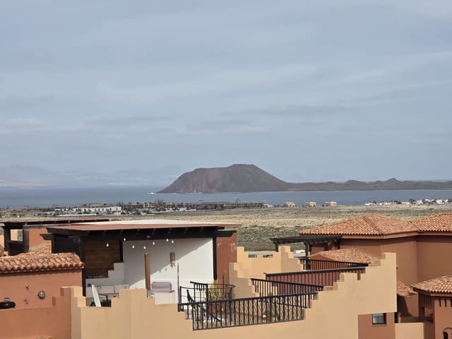 2 slaapkamer Flat te koop in Corralejo, La Oliva met zwembad garage - € 298.000 (Ref: 9547639)