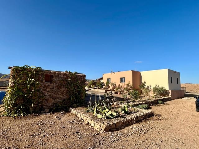 4 soveværelse Finca/Landehus til salg i Tuineje - € 425.000 (Ref: 9560926)