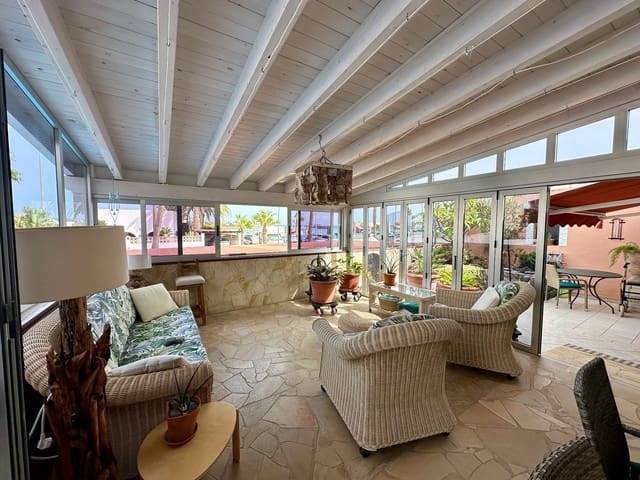 4 soveværelse Villa til salg i Caleta de Fuste, Antigua med swimmingpool garage - € 890.000 (Ref: 9573975)