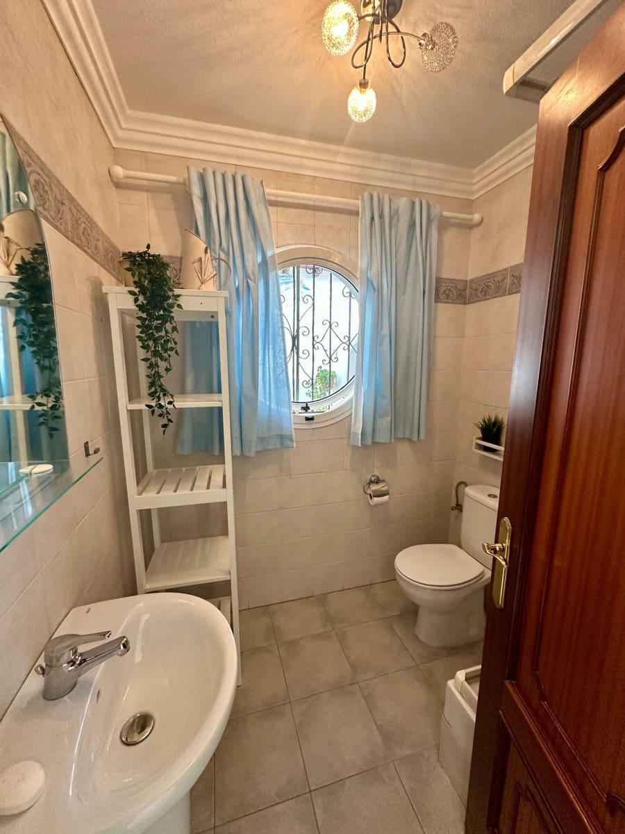 4 makuuhuone Huvila myytävänä paikassa Caleta de Fuste mukana uima-altaan 
autotalli - 950 000 € (Ref: 9573975)