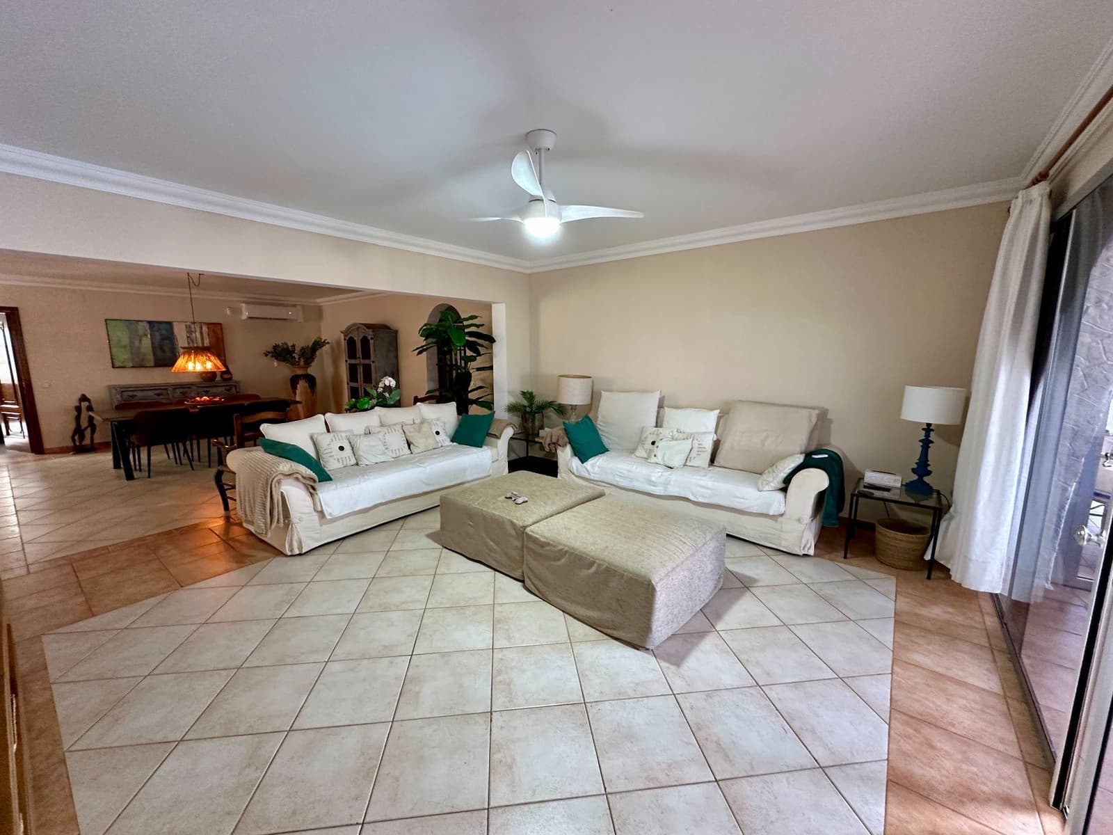 4 makuuhuone Huvila myytävänä paikassa Caleta de Fuste mukana uima-altaan 
autotalli - 950 000 € (Ref: 9573975)