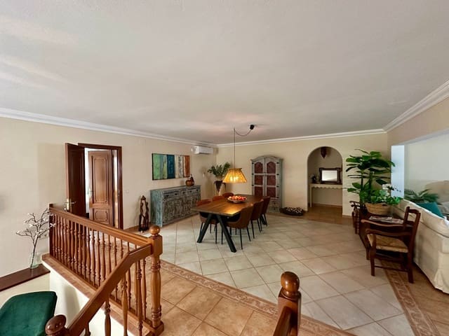 4 makuuhuone Huvila myytävänä paikassa Caleta de Fuste, Antigua mukana uima-altaan 
autotalli - 950 000 € (Ref: 9573975)