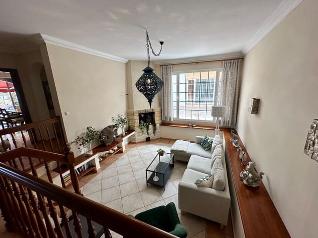 4 makuuhuone Huvila myytävänä paikassa Caleta de Fuste, Antigua mukana uima-altaan 
autotalli - 950 000 € (Ref: 9573975)