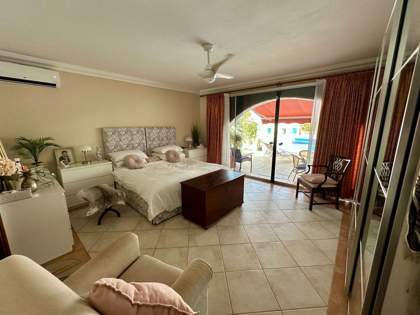 4 makuuhuone Huvila myytävänä paikassa Caleta de Fuste mukana uima-altaan 
autotalli - 950 000 € (Ref: 9573975)