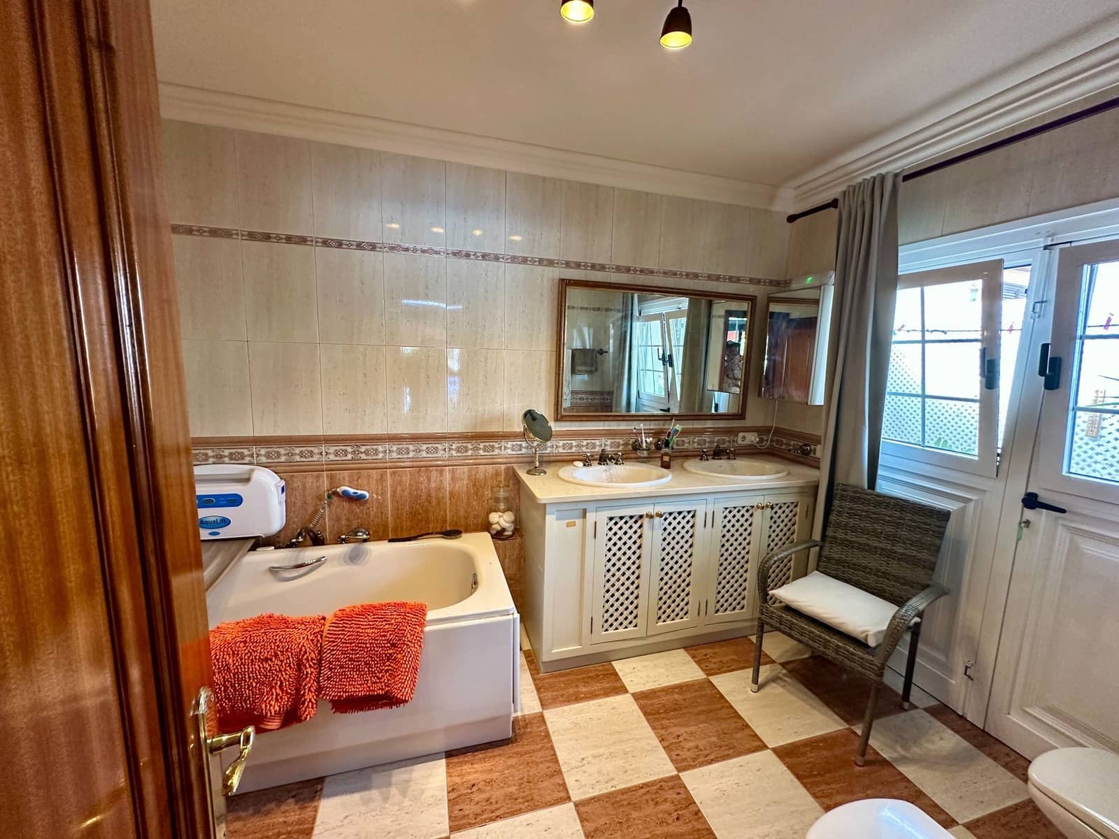 4 makuuhuone Huvila myytävänä paikassa Caleta de Fuste mukana uima-altaan 
autotalli - 950 000 € (Ref: 9573975)