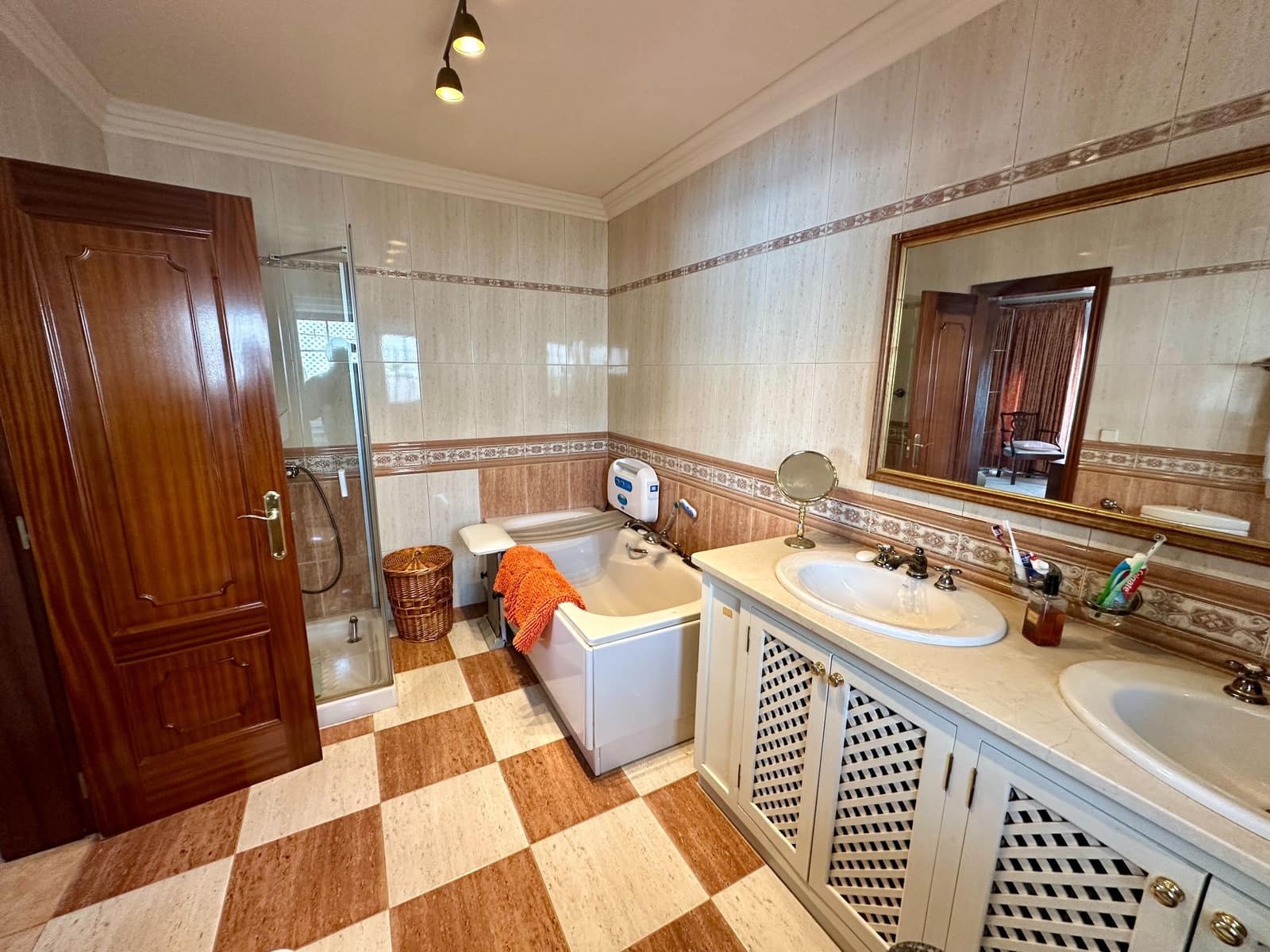 4 makuuhuone Huvila myytävänä paikassa Caleta de Fuste mukana uima-altaan 
autotalli - 950 000 € (Ref: 9573975)