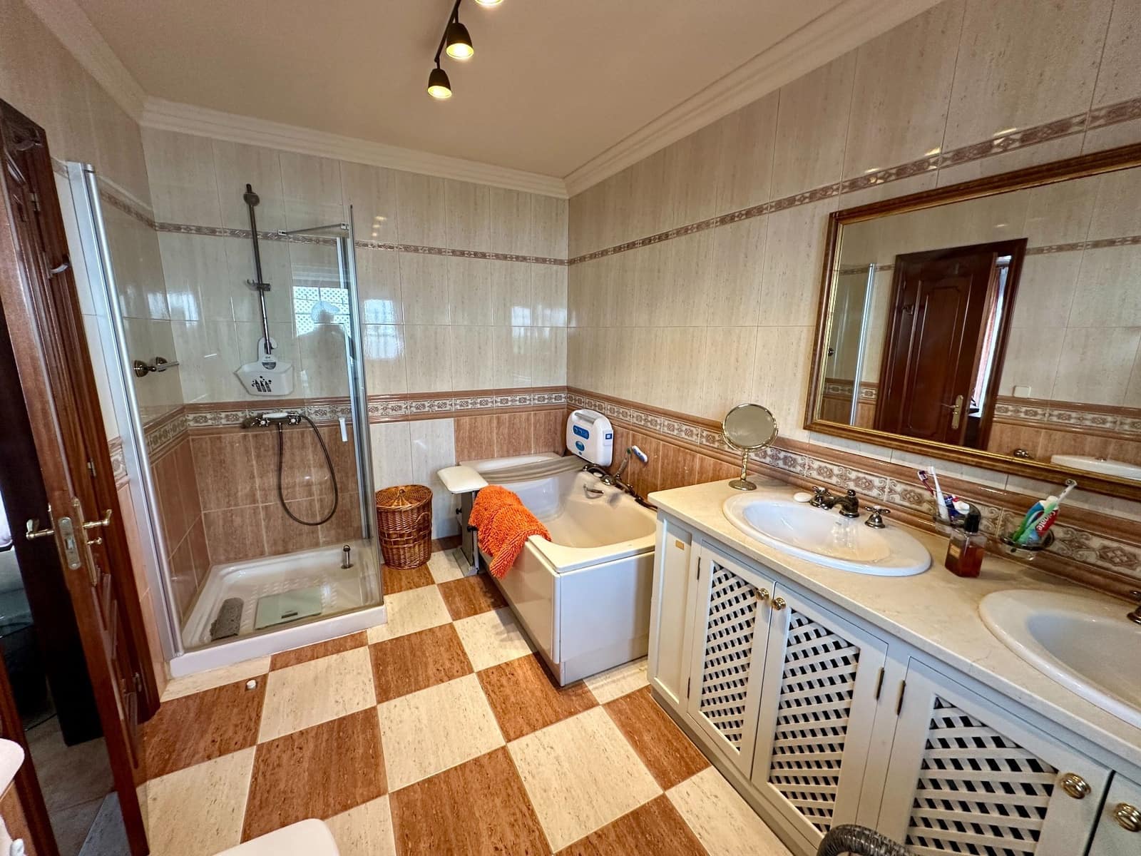 4 makuuhuone Huvila myytävänä paikassa Caleta de Fuste mukana uima-altaan 
autotalli - 950 000 € (Ref: 9573975)