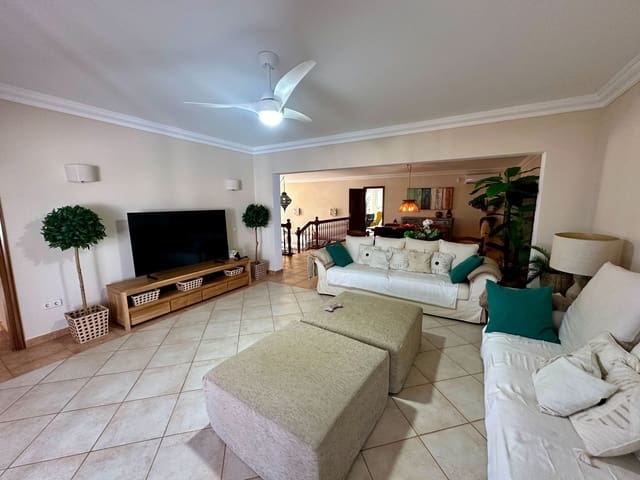 4 makuuhuone Huvila myytävänä paikassa Caleta de Fuste, Antigua mukana uima-altaan 
autotalli - 950 000 € (Ref: 9573975)