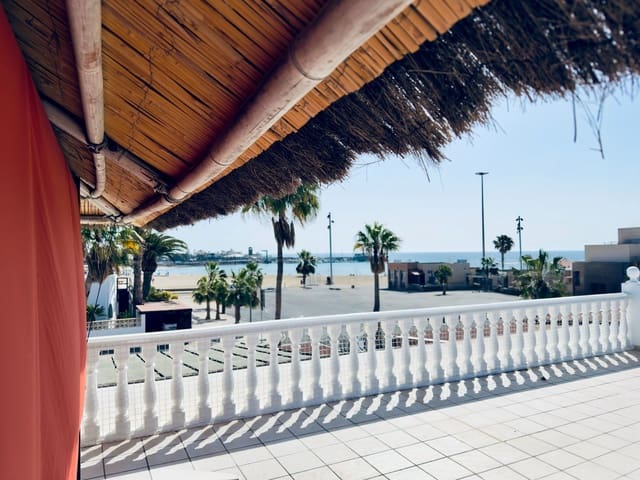 4 quarto Moradia para venda em Caleta de Fuste, Antigua com piscina garagem - 950 000 € (Ref: 9573975)