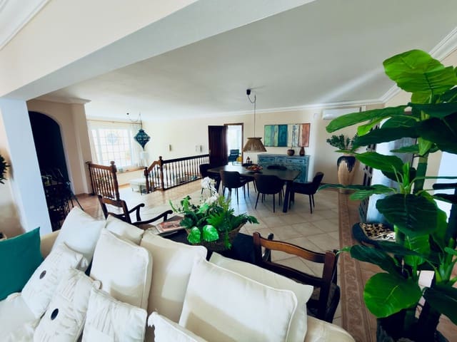 4 chambre Villa/Maison à vendre à Caleta de Fuste, Antigua avec piscine garage - 890 000 € (Ref: 9573975)