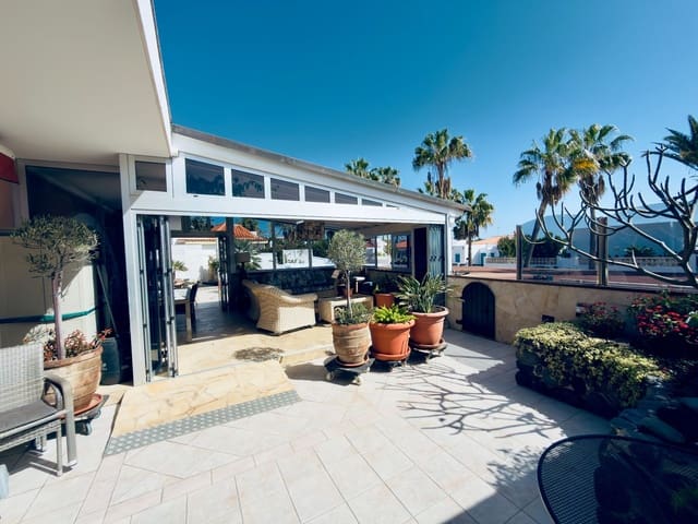 4 soveværelse Villa til salg i Caleta de Fuste, Antigua med swimmingpool garage - € 890.000 (Ref: 9573975)