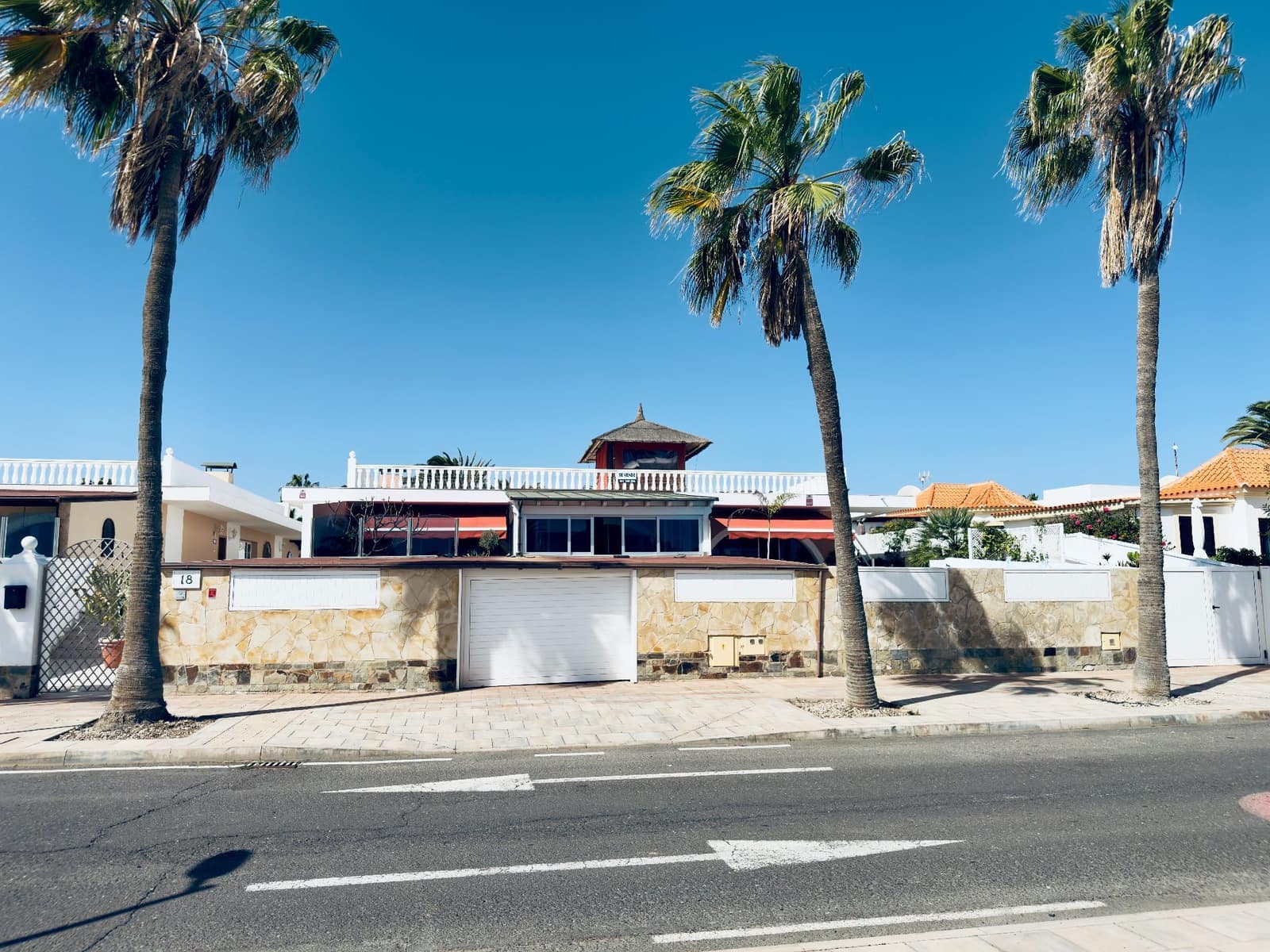 4 Zimmer Villa zu verkaufen in Caleta de Fuste mit Pool Garage - 890.000 € (Ref: 9573975)