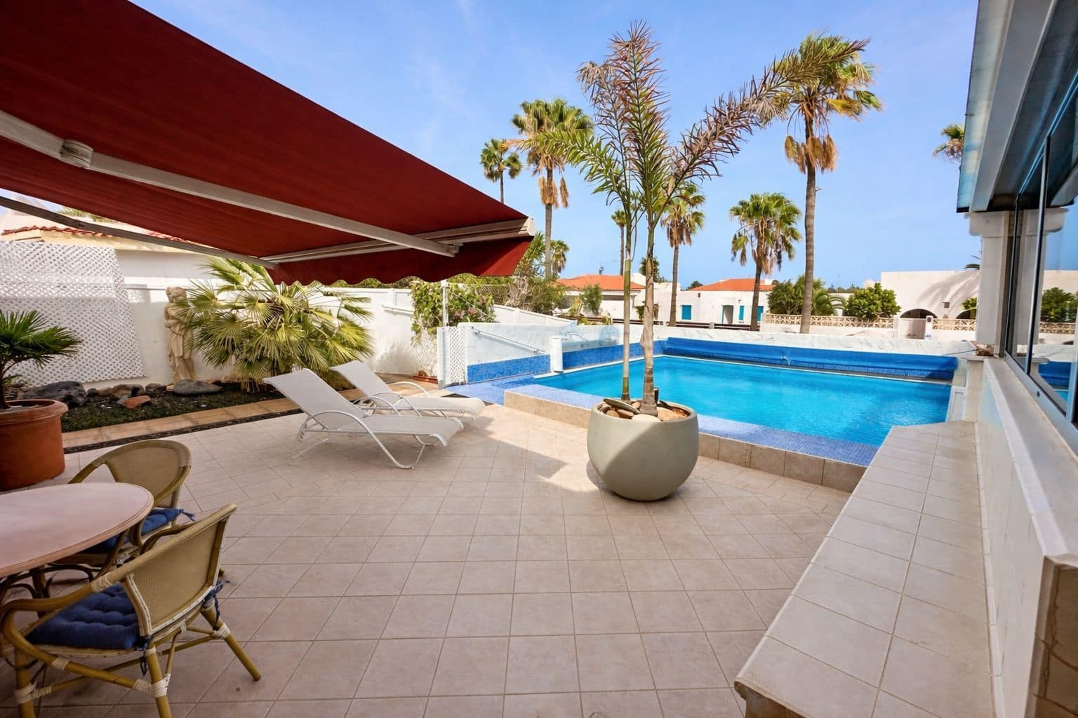4 sovrum Villa till salu i Caleta de Fuste med pool garage - 890 000 € (Ref: 9573975)