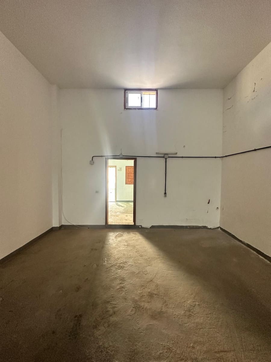 2 bedroom Commercial for sale in Valles de Ortega with garage - € 115,000 (Ref: 9590732)