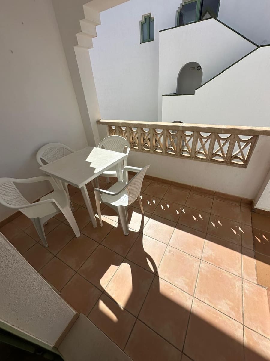 2 soveværelse Lejlighed til salg i Caleta de Fuste med swimmingpool - € 190.000 (Ref: 9618976)