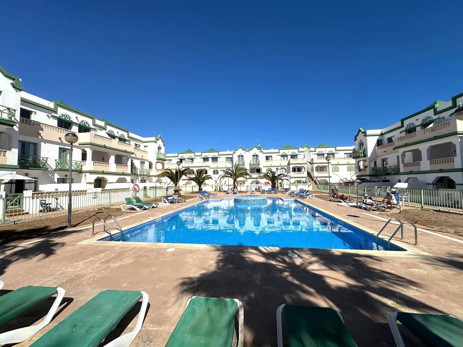 2 soveværelse Lejlighed til salg i Caleta de Fuste med swimmingpool - € 190.000 (Ref: 9618976)