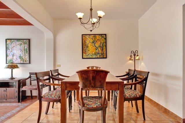 3 soverom Villa til salgs i Parque Holandés, La Oliva med svømmebasseng garasje - € 450 000 (Ref: 9636471)