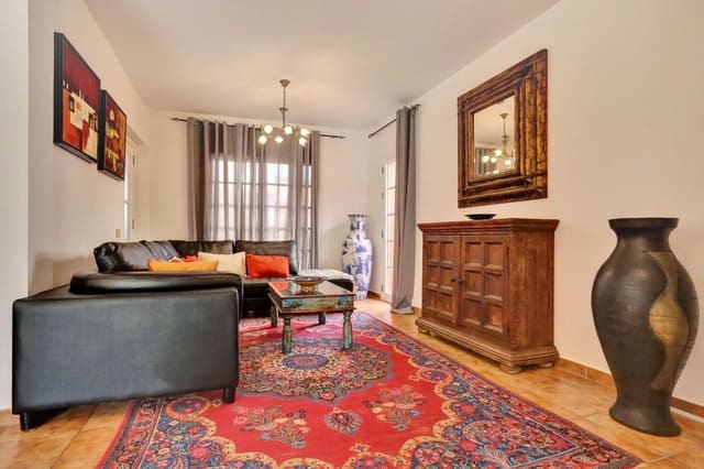 3 soverom Villa til salgs i Parque Holandés, La Oliva med svømmebasseng garasje - € 450 000 (Ref: 9636471)