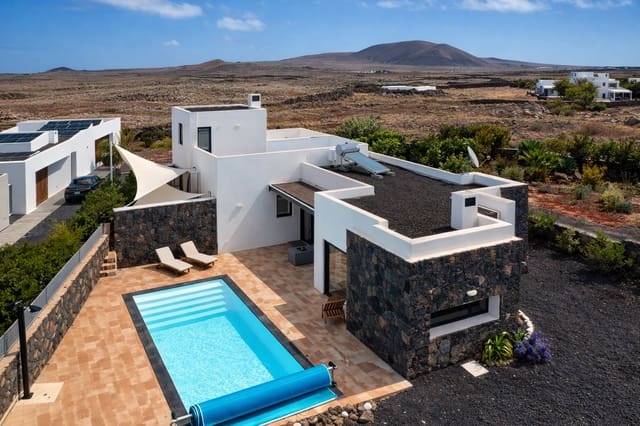 3 soveværelse Villa til salg i Lajares, La Oliva med swimmingpool garage - € 1.600.000 (Ref: 9643783)