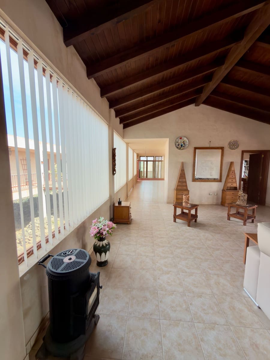 8 soveværelse Villa til salg i El Cotillo med garage - € 800.000 (Ref: 9658359)