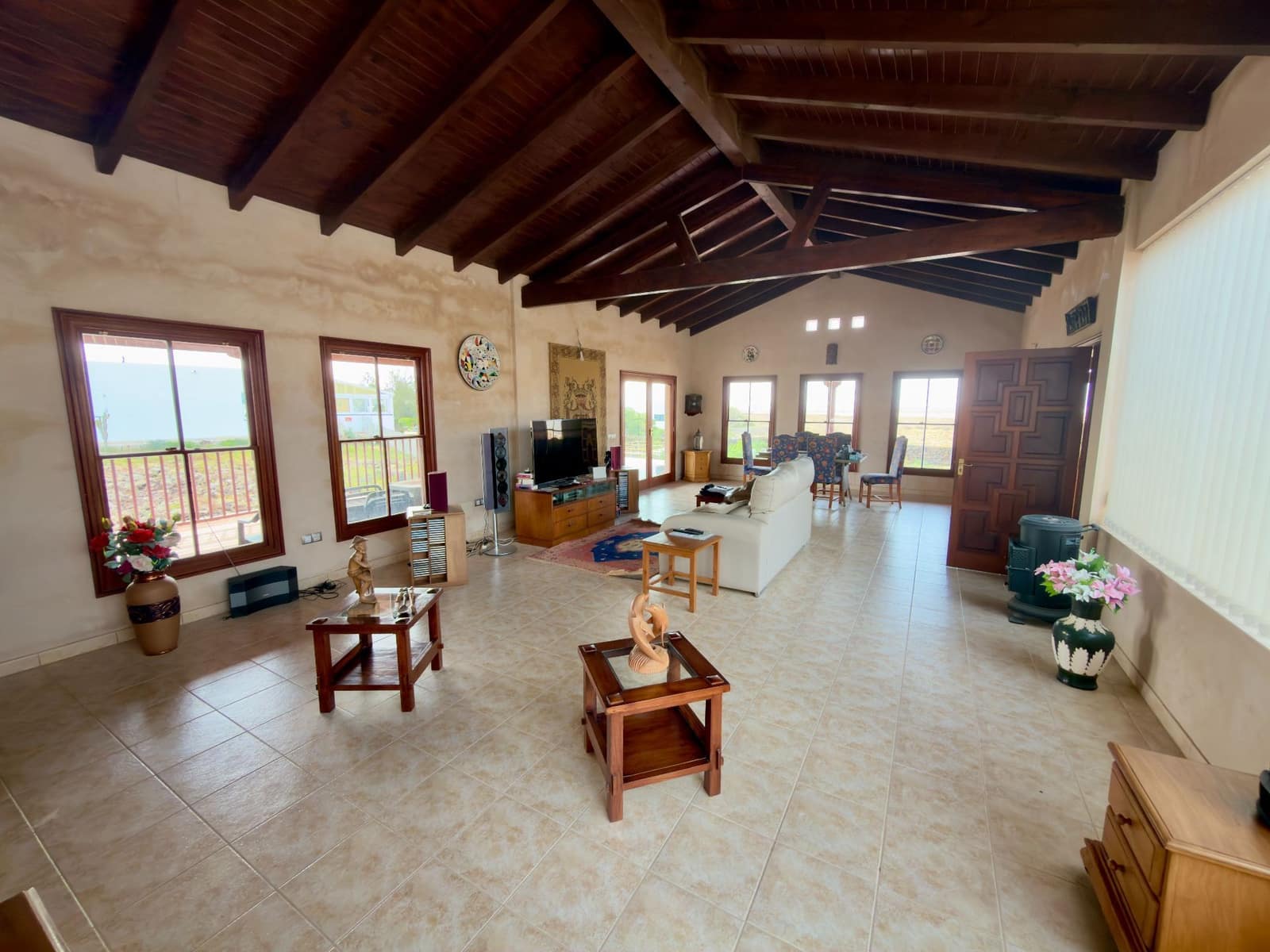 8 soveværelse Villa til salg i El Cotillo med garage - € 800.000 (Ref: 9658359)