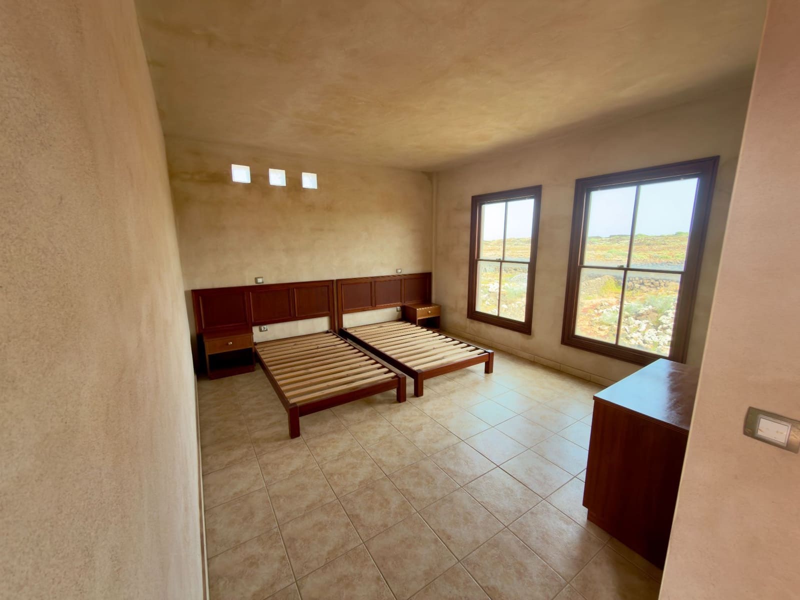 8 soveværelse Villa til salg i El Cotillo med garage - € 800.000 (Ref: 9658359)