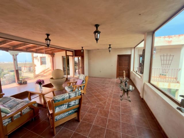 8 soveværelse Villa til salg i El Cotillo, La Oliva med garage - € 800.000 (Ref: 9658359)