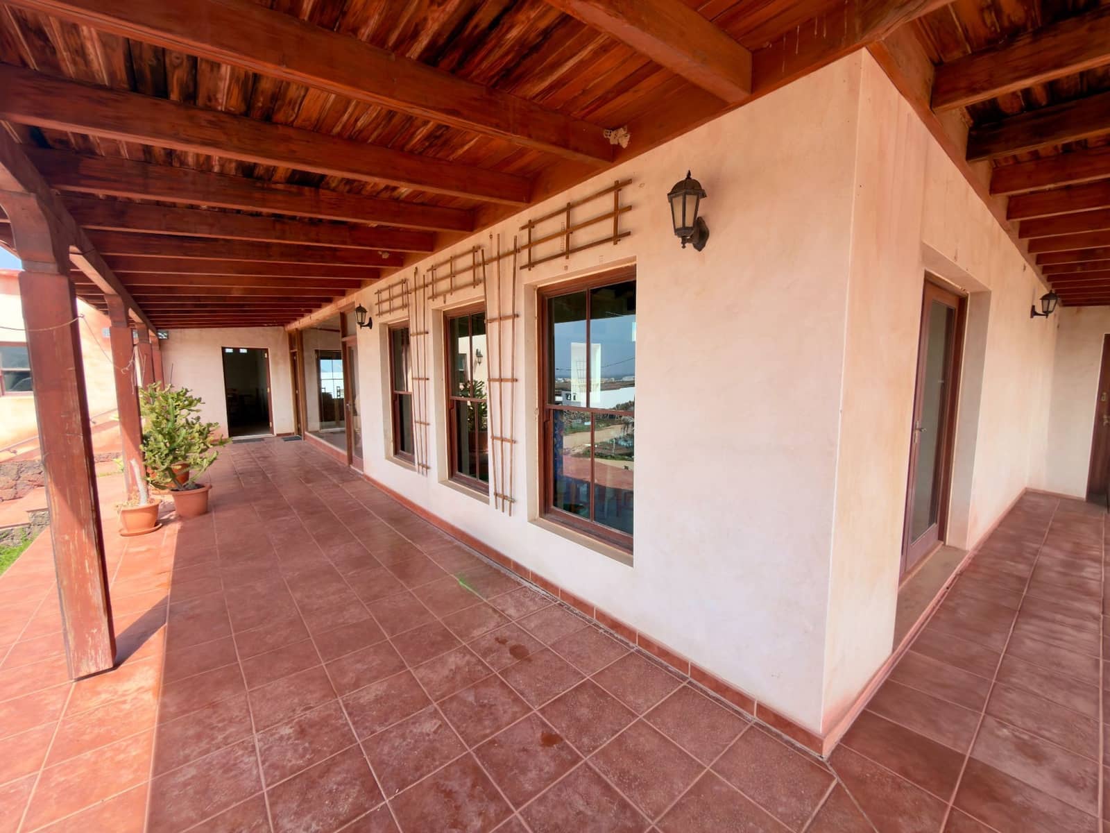 8 soveværelse Villa til salg i El Cotillo med garage - € 800.000 (Ref: 9658359)