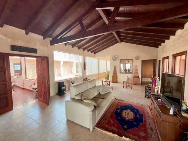 8 soveværelse Villa til salg i El Cotillo, La Oliva med garage - € 800.000 (Ref: 9658359)