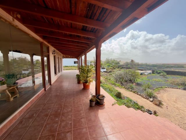 8 soveværelse Villa til salg i El Cotillo, La Oliva med garage - € 800.000 (Ref: 9658359)