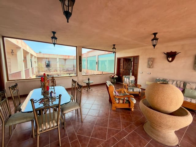 8 soveværelse Villa til salg i El Cotillo, La Oliva med garage - € 800.000 (Ref: 9658359)