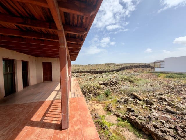 8 soveværelse Villa til salg i El Cotillo, La Oliva med garage - € 800.000 (Ref: 9658359)