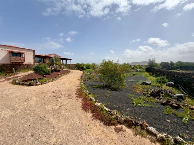 8 makuuhuone Huvila myytävänä paikassa El Cotillo, La Oliva mukana 
autotalli - 800 000 € (Ref: 9658359)