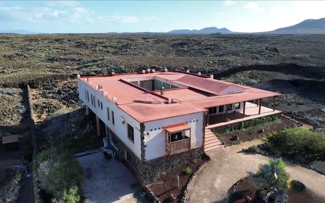 8 makuuhuone Huvila myytävänä paikassa El Cotillo, La Oliva mukana 
autotalli - 800 000 € (Ref: 9658359)