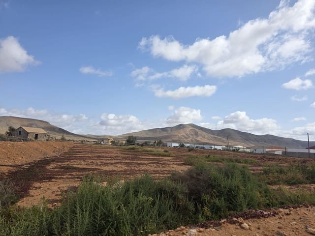 Undeveloped Land for sale in Triquivijate, Antigua - € 125,000 (Ref: 9690040)