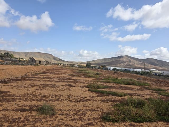 Undeveloped Land for sale in Triquivijate, Antigua - € 125,000 (Ref: 9690040)