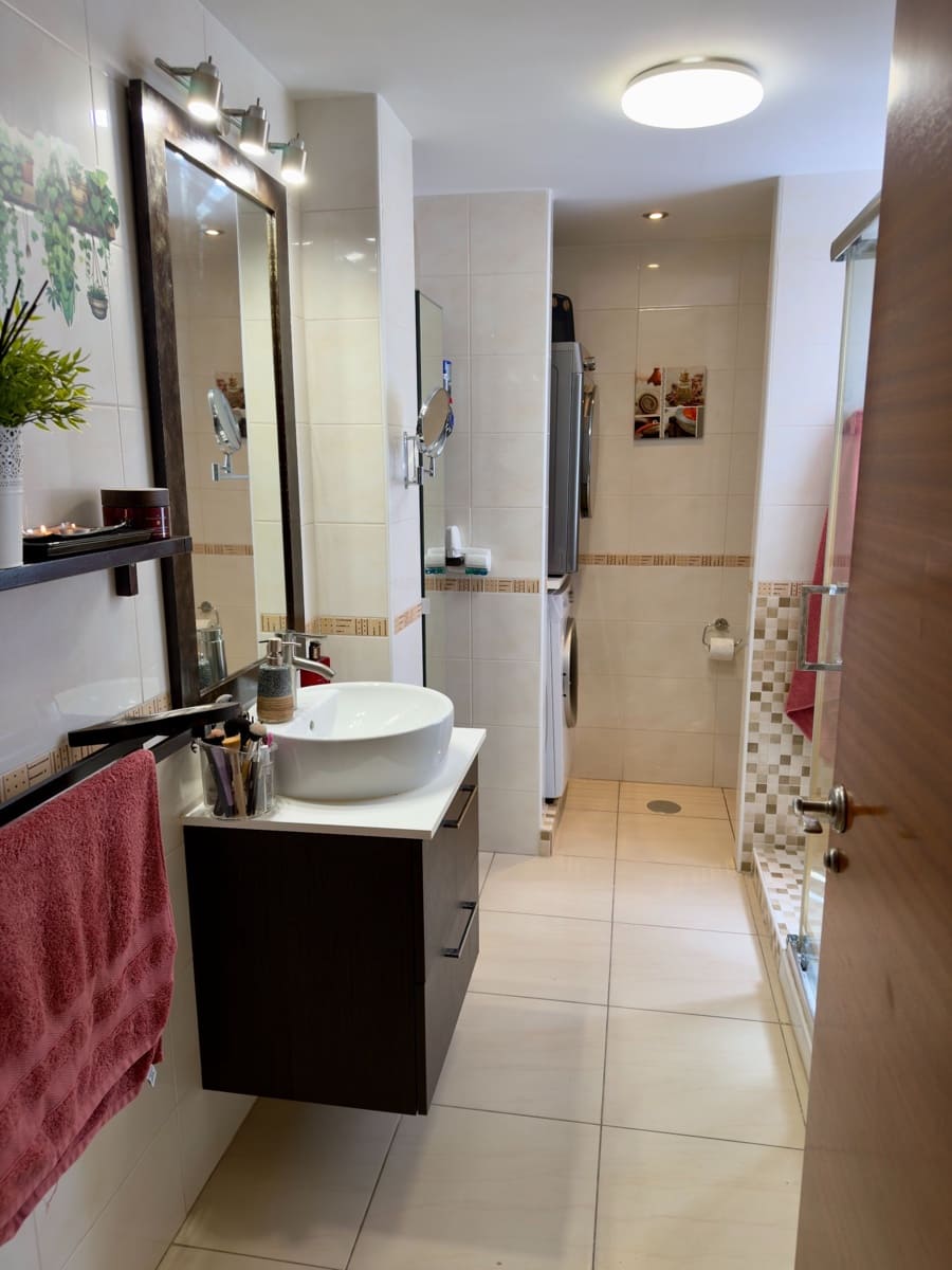 2 bedroom Flat for sale in Puerto del Rosario with garage - € 185,000 (Ref: 9711115)