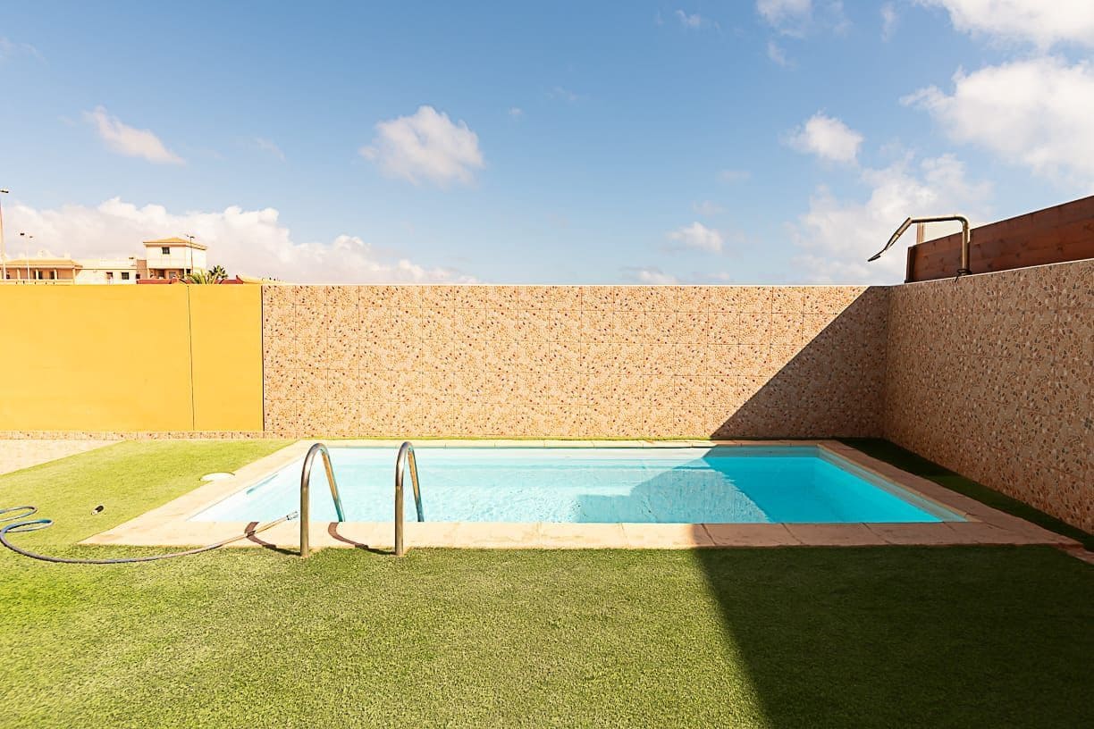 4 quarto Casa em Banda para venda em Costa de Antigua com piscina garagem - 420 000 € (Ref: 9721121)