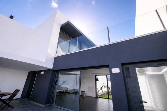 Casa de 2 habitaciones en La Oliva en venta con piscina garaje - 420.000 € (Ref: 9737992)