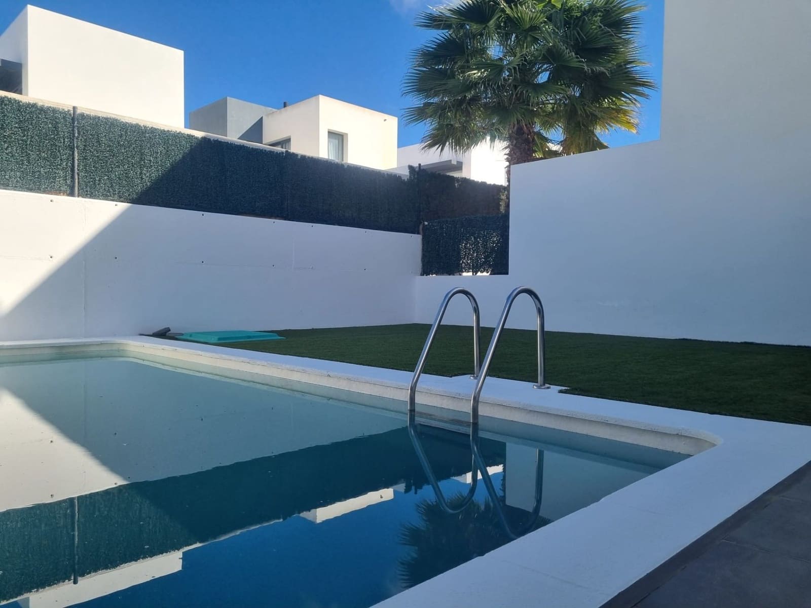 2 bedroom Townhouse for sale in La Oliva with pool garage - € 420,000 (Ref: 9737992)