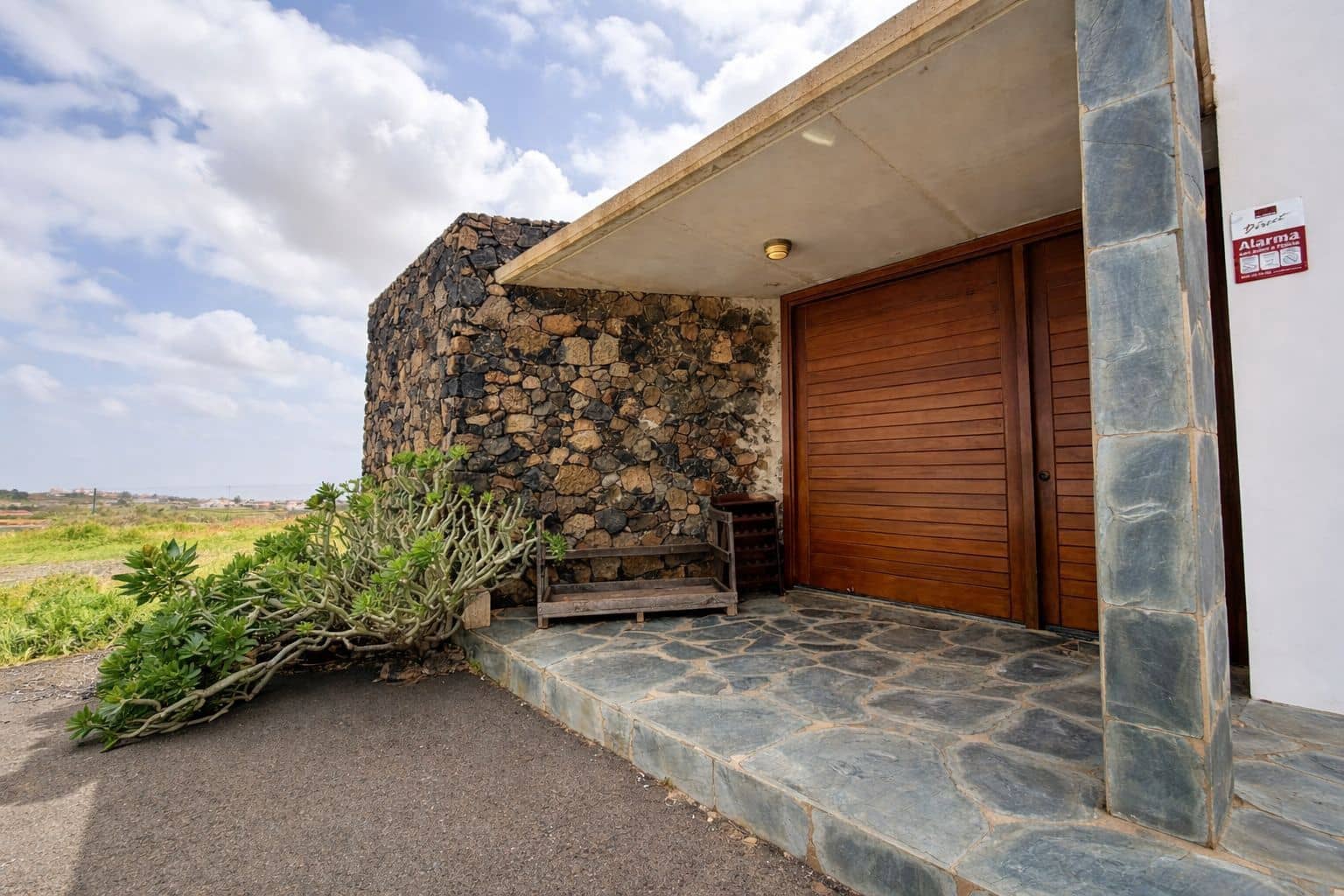 5 bedroom Villa for sale in Puerto del Rosario with pool garage - € 710,000 (Ref: 9737993)