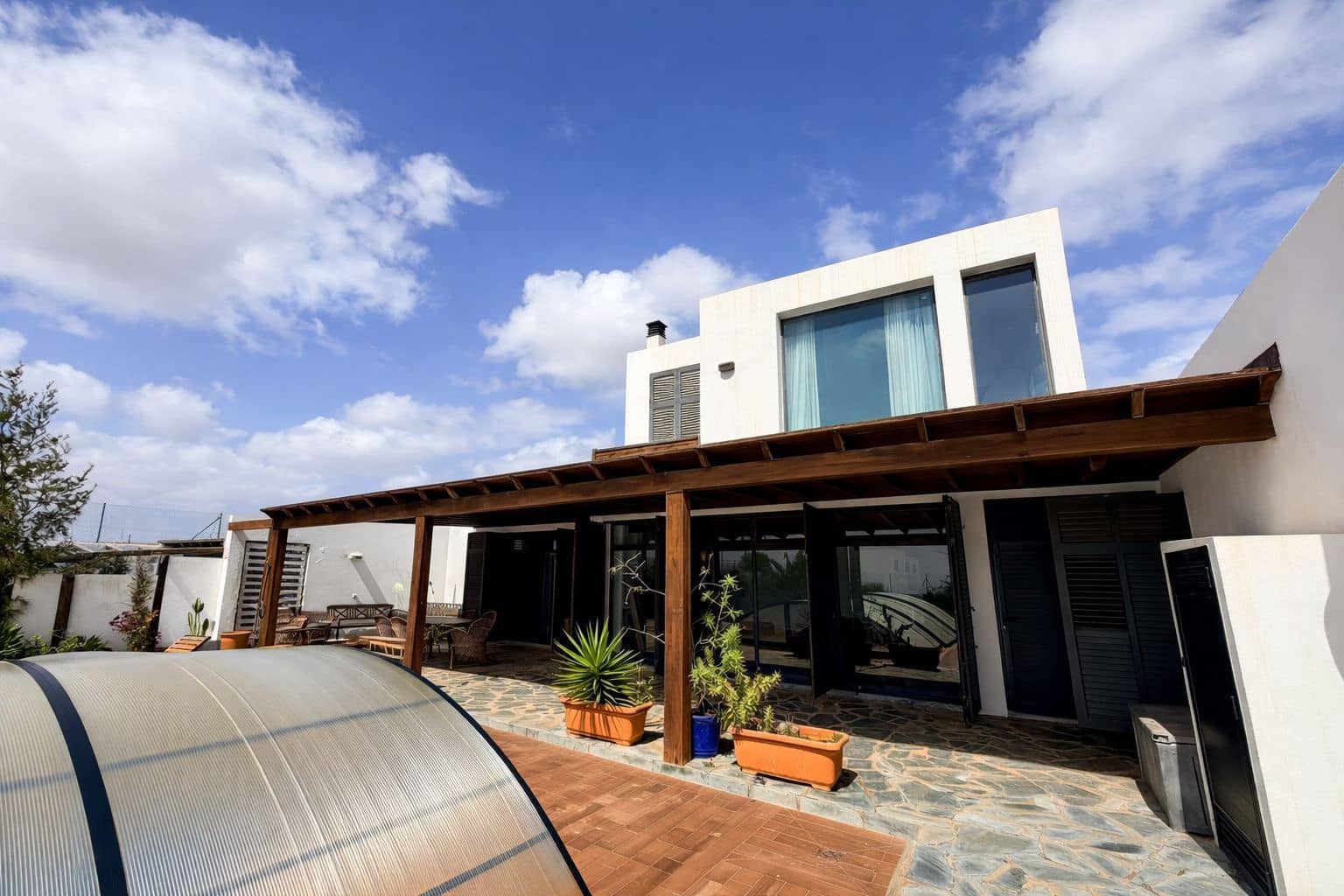 5 bedroom Villa for sale in Puerto del Rosario with pool garage - € 710,000 (Ref: 9737993)