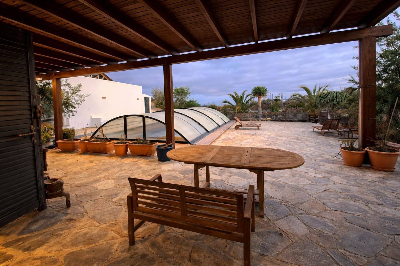 5 bedroom Villa for sale in Puerto del Rosario with pool garage - € 710,000 (Ref: 9737993)