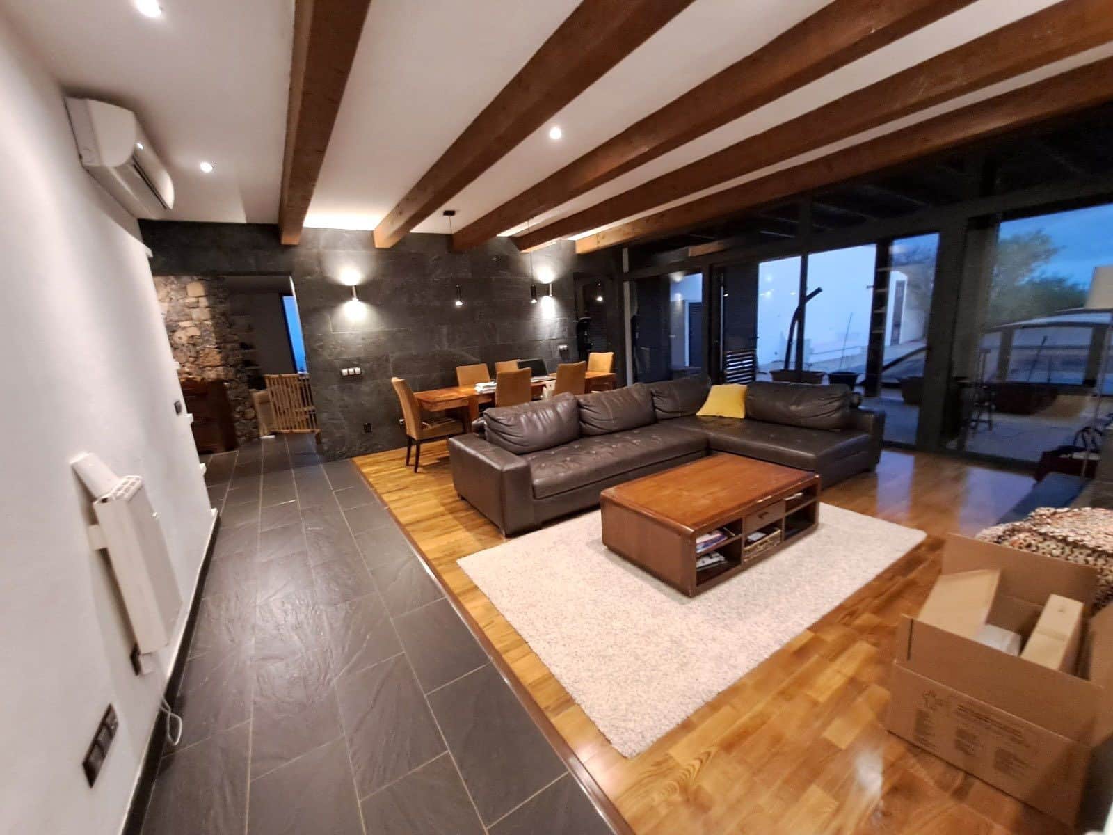 5 bedroom Villa for sale in Puerto del Rosario with pool garage - € 710,000 (Ref: 9737993)