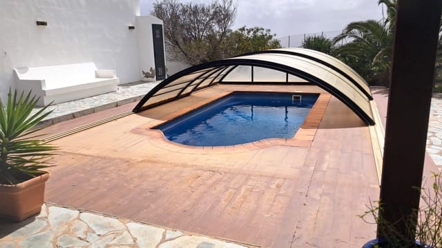 5 bedroom Villa for sale in Puerto del Rosario with pool garage - € 710,000 (Ref: 9737993)